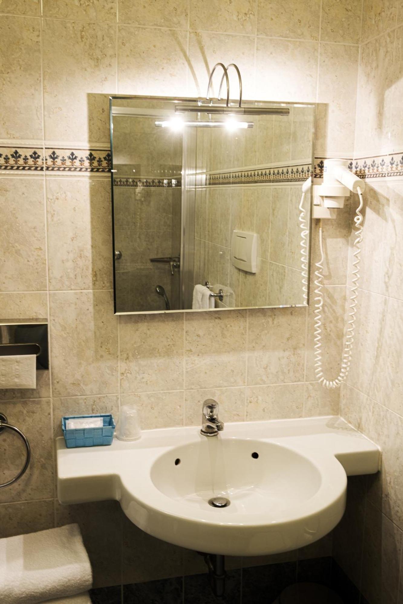 Hotel Sonenga Менаджо Екстериор снимка